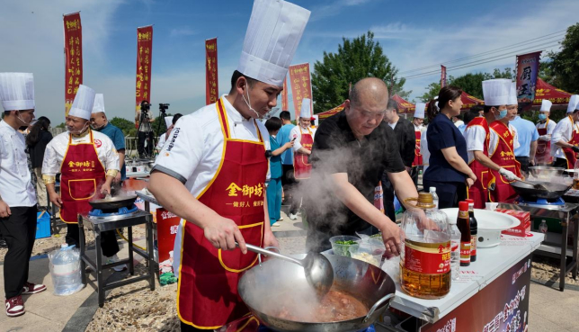 走向“高光时刻”——乡村流量“炒”出来！pg模拟器融媒·见证 美食为媒文旅产业(图4)